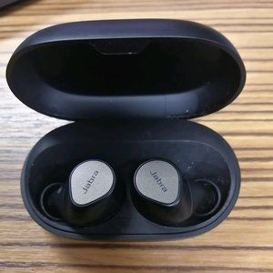 Wireless Bluetooth earbuds